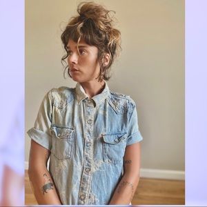 denim open back floral button down small